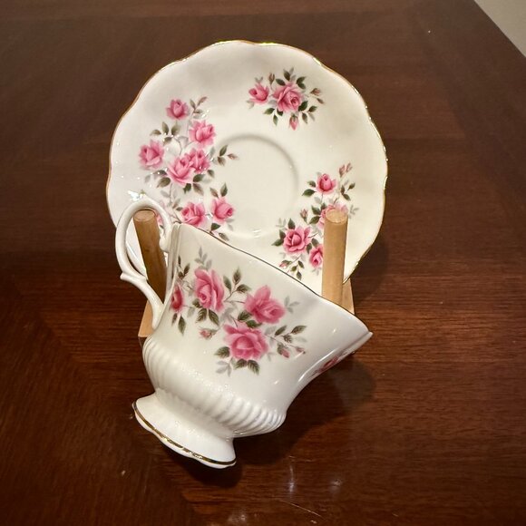 Royal Albert English Tea Cup and Saucer Set - Small Pink Roses - Picture 4 of 6